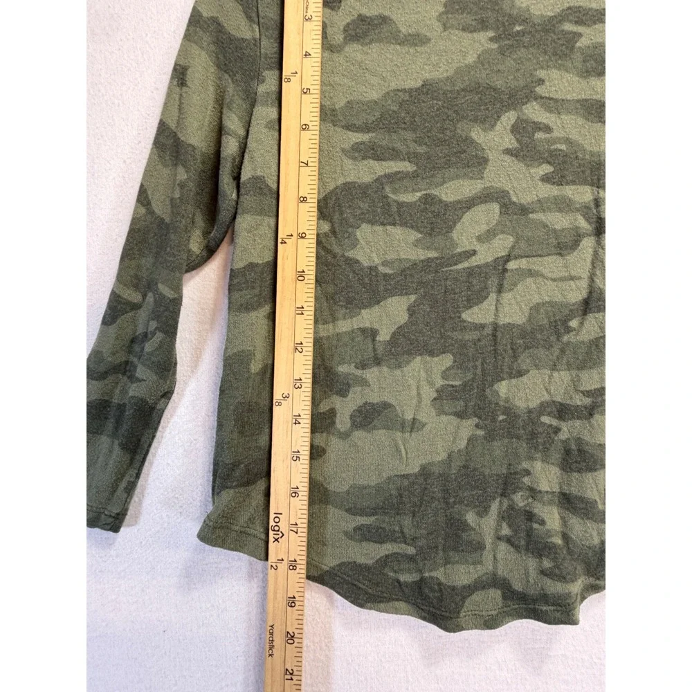 Old Navy Kids Green Camouflage Long Sleeve Curved Hem Knit Top S 6-7